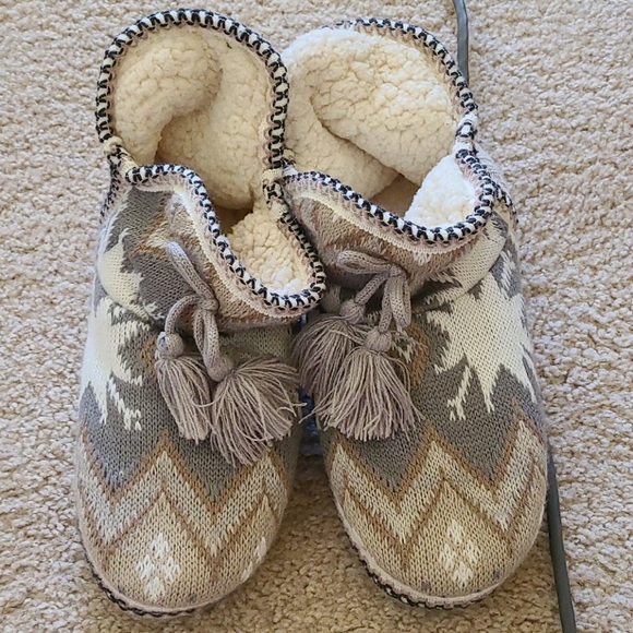 Slippers - Picture 1 of 2